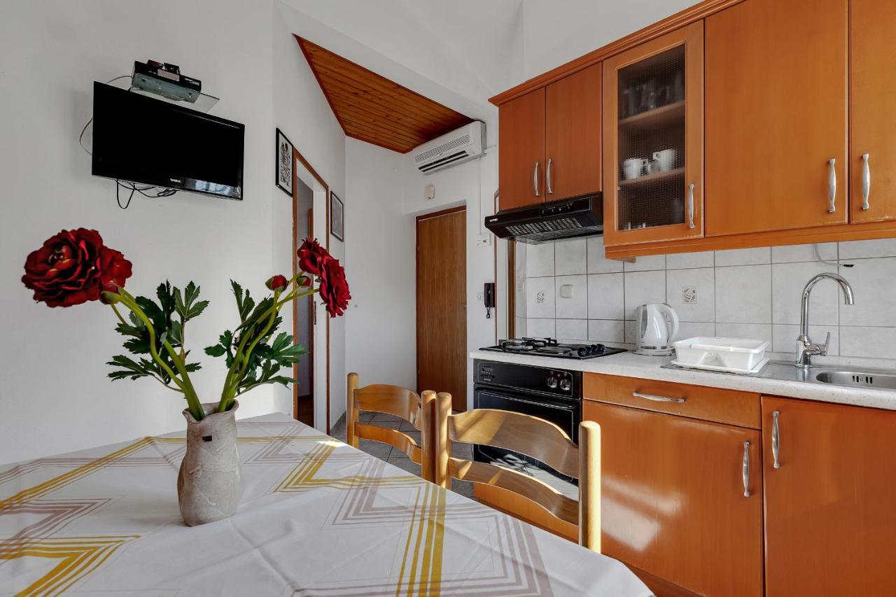 Apartments Tihomir Musac Omis Bagian luar foto