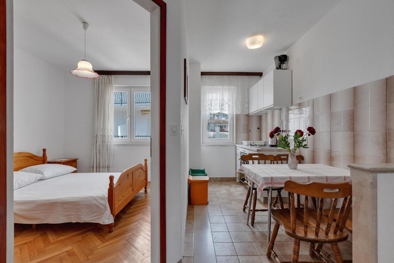 Apartments Tihomir Musac Omis Bagian luar foto