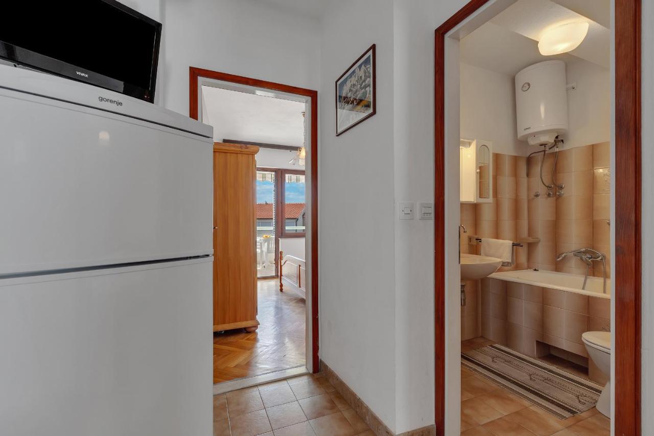 Apartments Tihomir Musac Omis Bagian luar foto