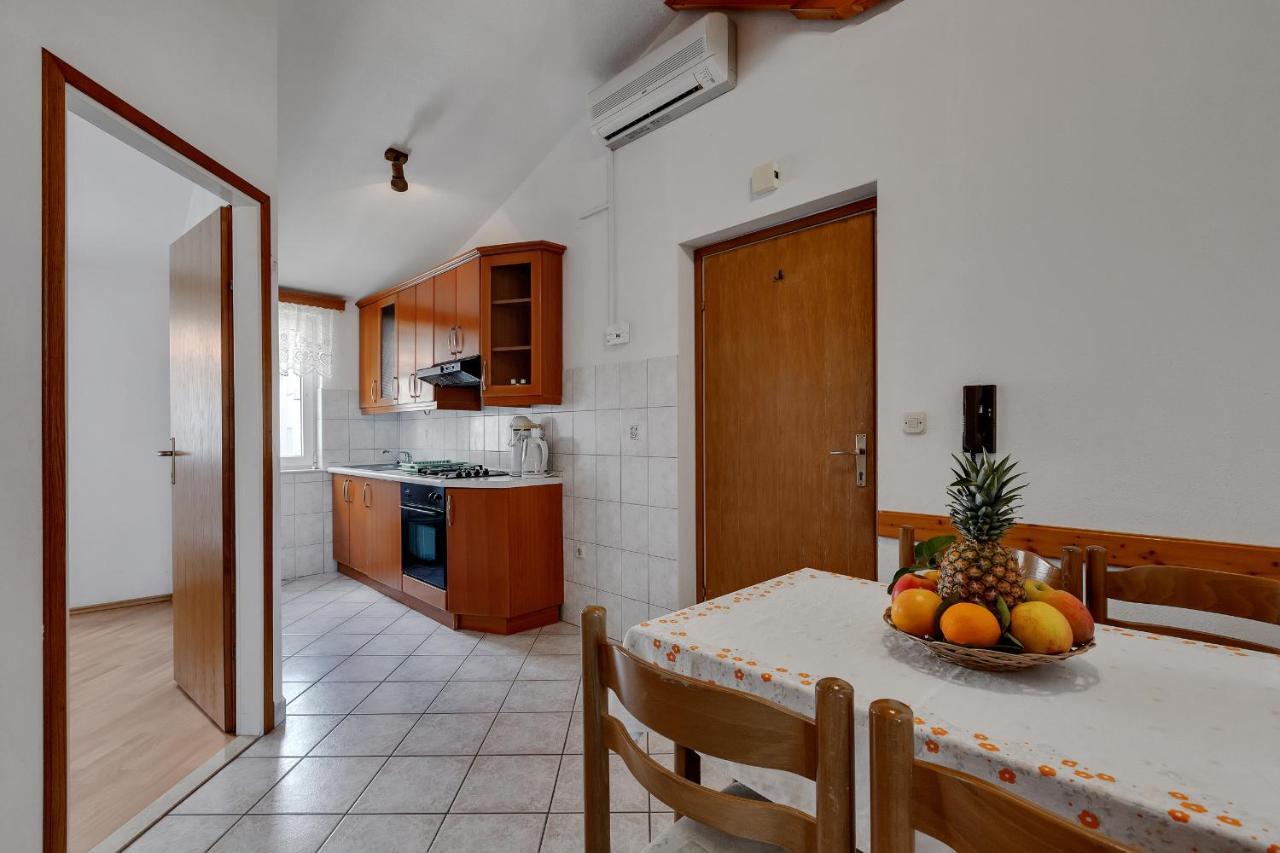 Apartments Tihomir Musac Omis Bagian luar foto